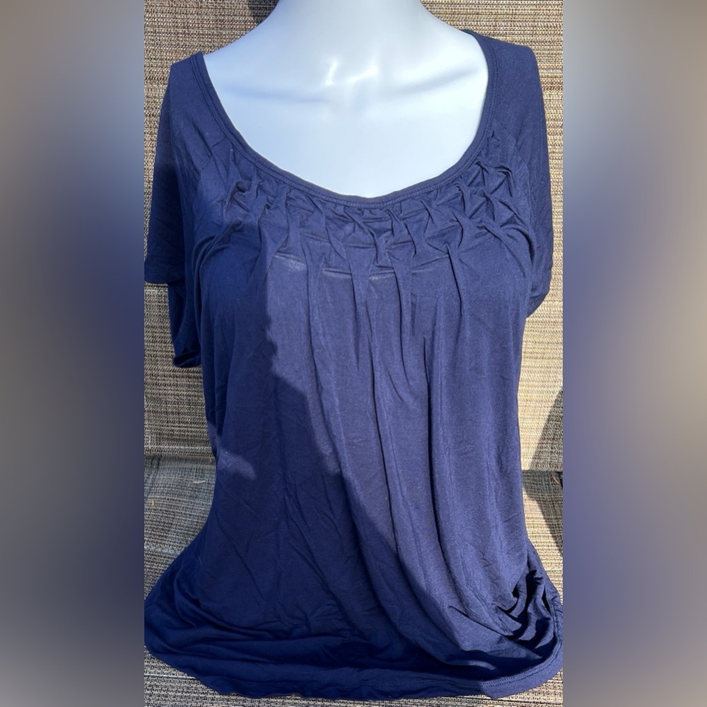 Liz Claiborne Deep Blue Short Sleeve Top. NWT. Size L.